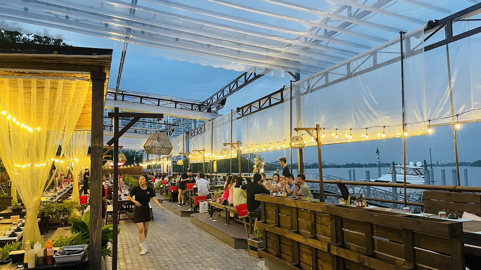 Boat House bistro Quận 2