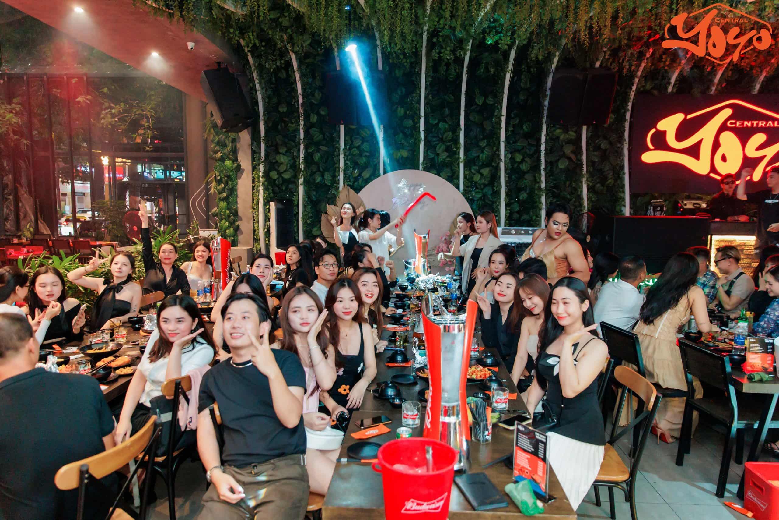 YoYo Beer Garden Hồ Con Rùa