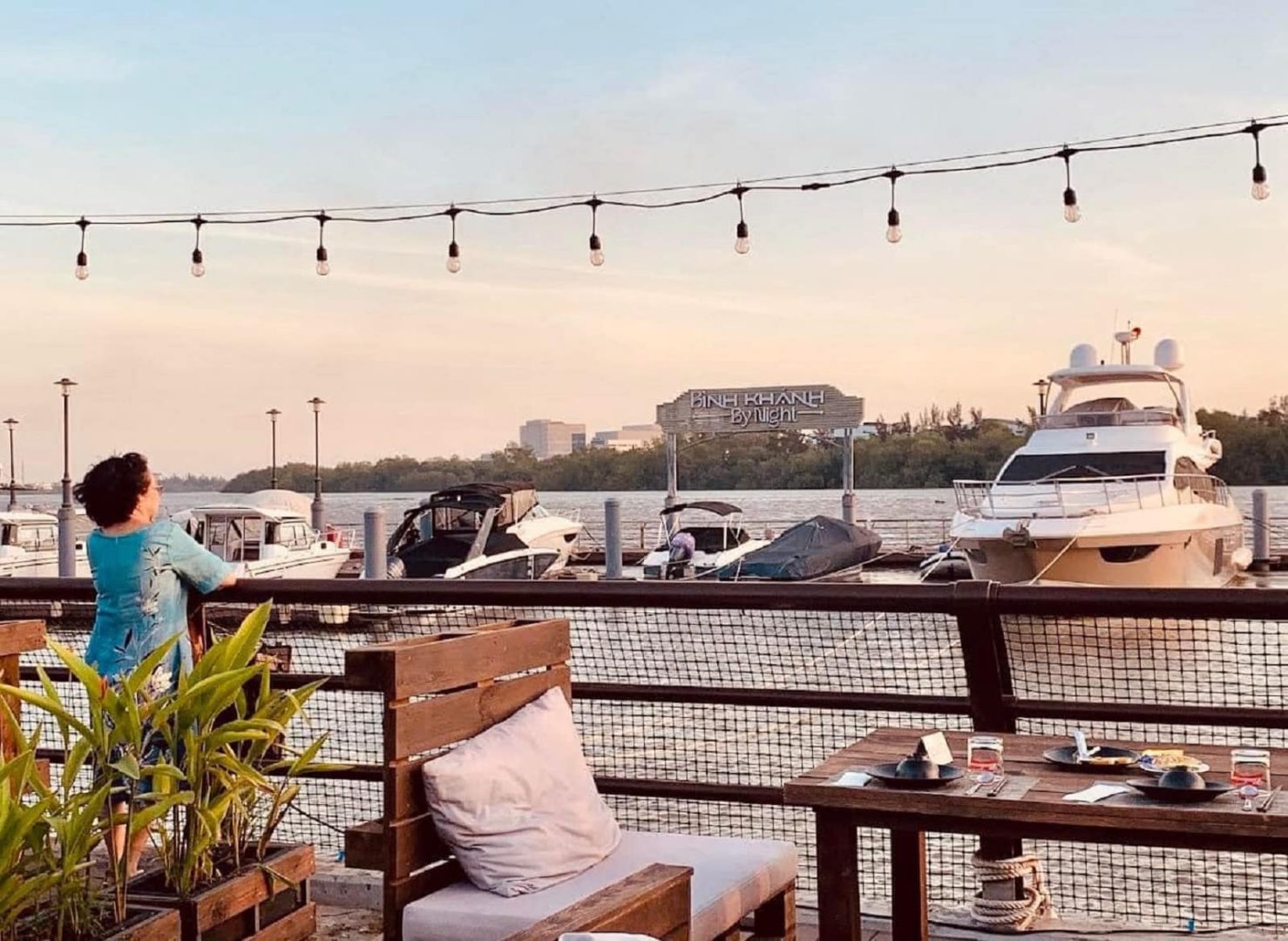 Ẩm Thực Boat House bistro Quận 2